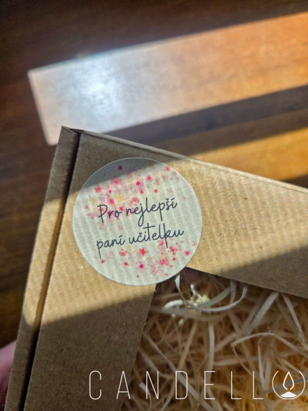 Samolepka na dárkový set - Text: Pro nejlepší paní učitelku