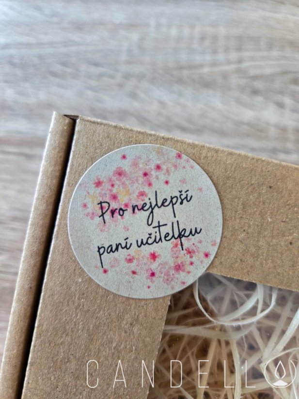 Samolepka na dárkový set - Text: Pro nejlepší paní učitelku
