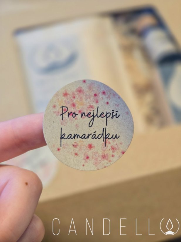 Samolepka na dárkový set - Text: Pro nejlepší kamarádku